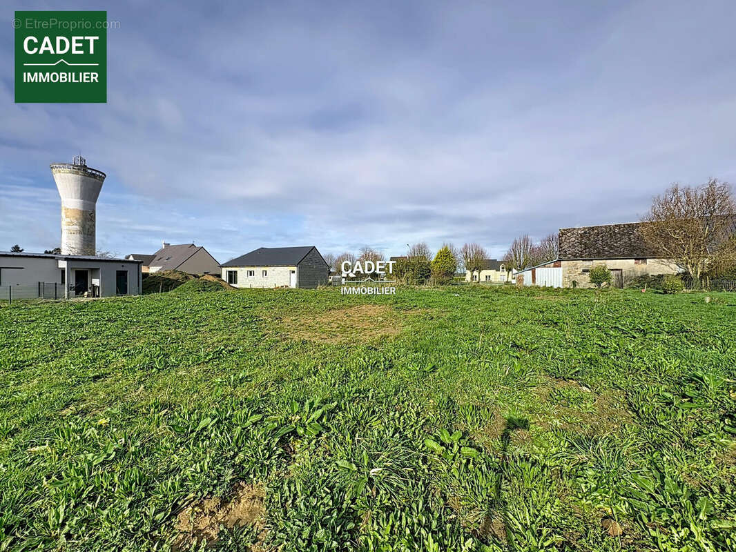 Terrain à LA HAYE-PESNEL