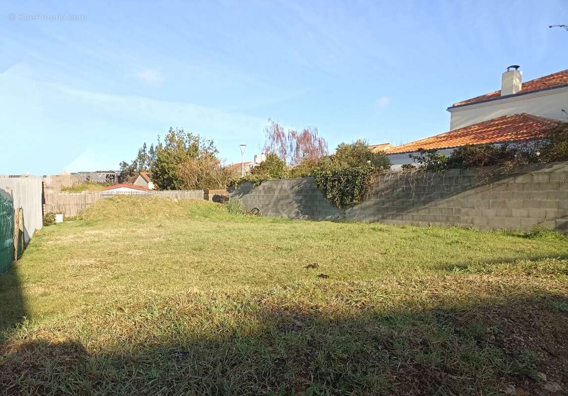 Terrain à REZE
