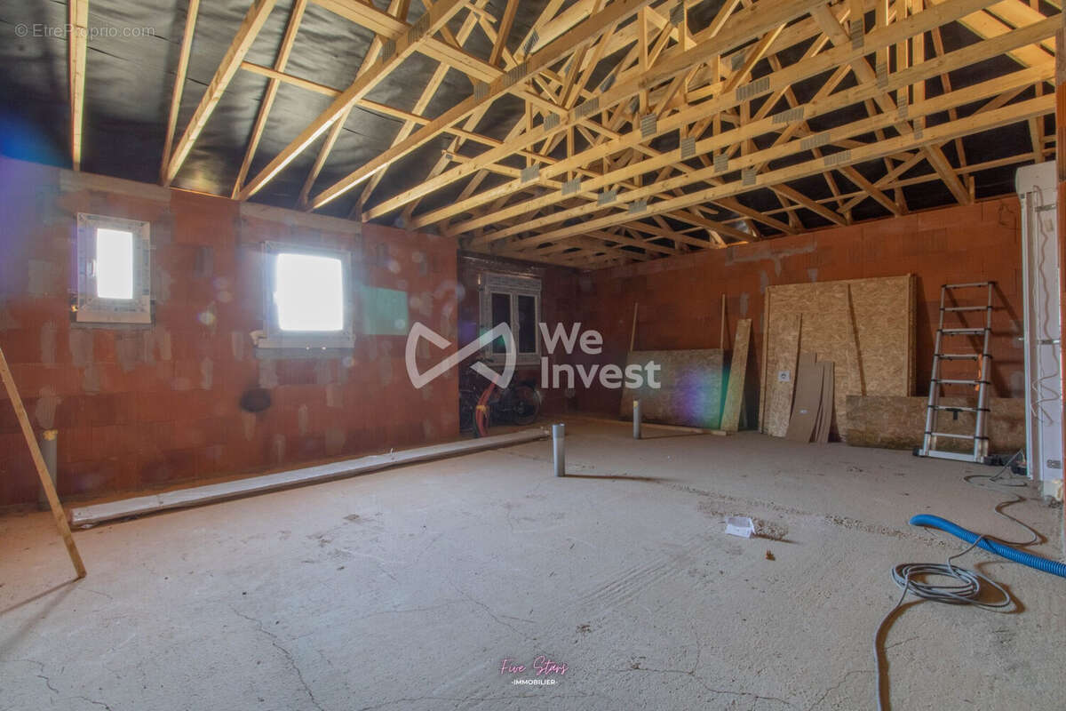 Maison 104 m² à Xivry-Circourt  - photo 4