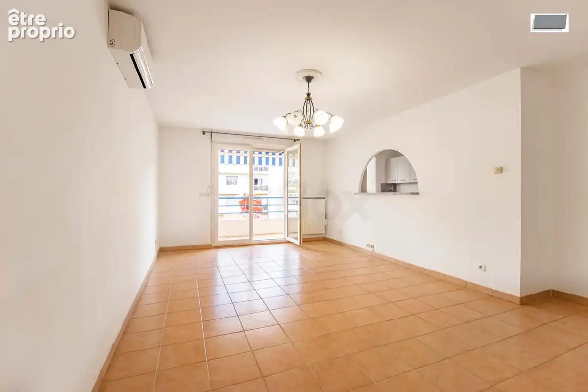 Toulon, Aguillon, 4 pièces climatisé, traversant, 85 M2, double terrasses, vue dégagée, possibilité garage. - photo 4