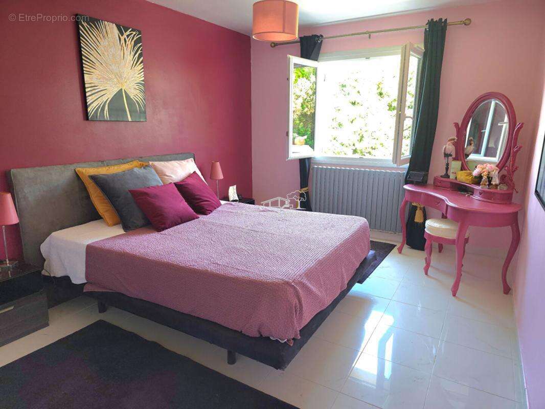 COUP DE COEUR  Maison familiale avec grand terrain et potentiel à Martigues - photo 6
