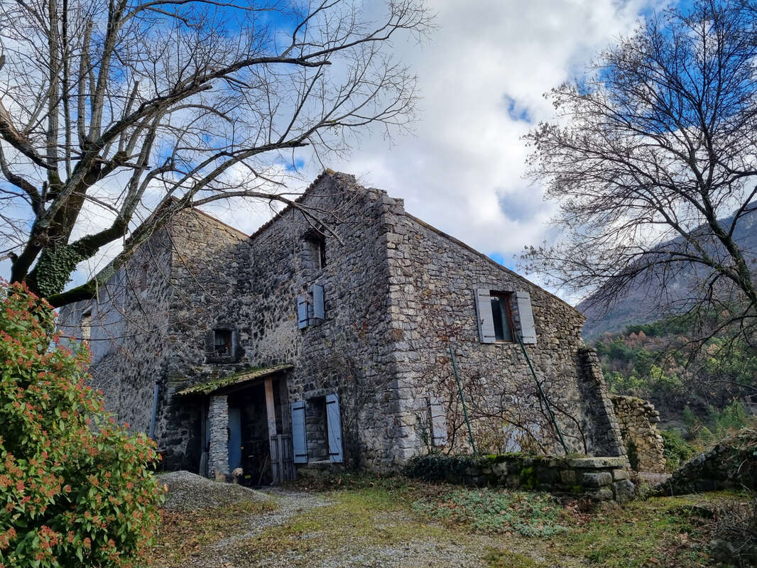 Propriété avec terrain - photo 2