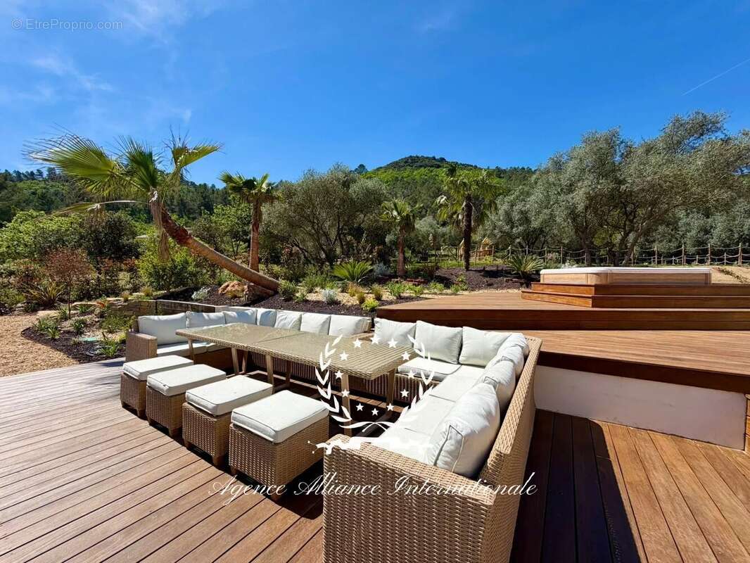 Appartement à LE LUC