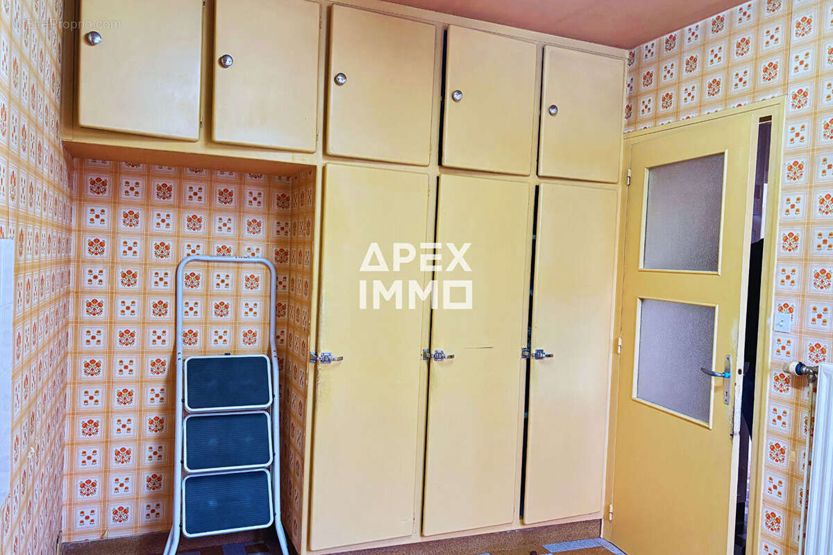 Maison à SAINT-DENIS-DE-L&#039;HOTEL