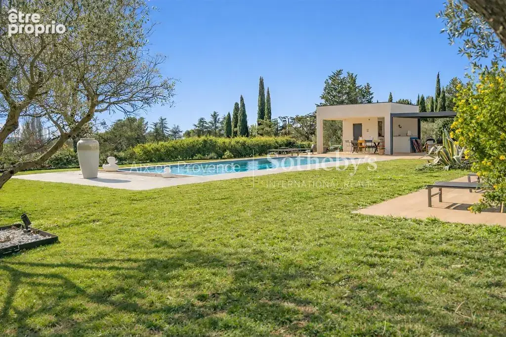 Propriété contemporaine de 250 m² sur un terrain arboré de 4 000 m² - photo 2