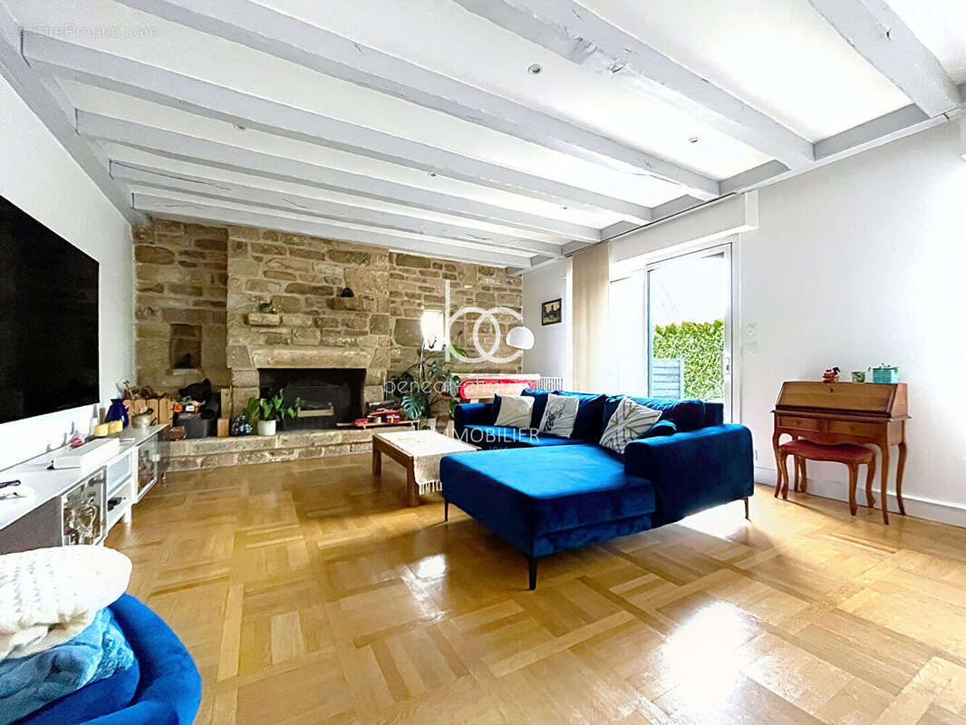 PLOEREN - Maison Familiale 215 m² - 6 Chambres - Terrain 1096 m² - photo 2