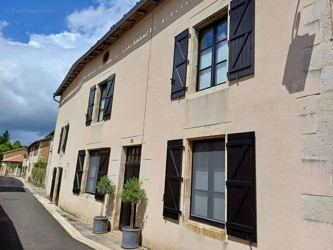 Maison à NANTEUIL-EN-VALLEE