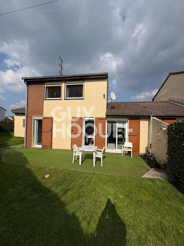 Maison à VAIVRE-ET-MONTOILLE