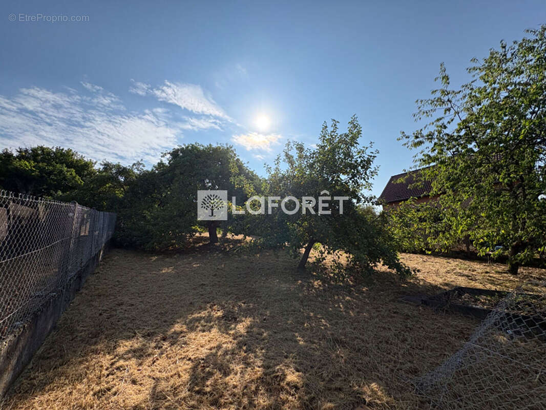 Terrain Héricourt constructible  borné de 680m2 - photo 3