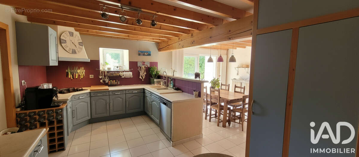 Maison 245 m² à Asnieres-La-Giraud  - photo 4