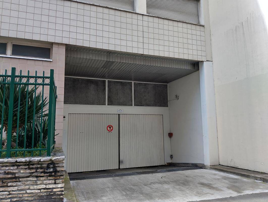 Parking à PARIS-15E