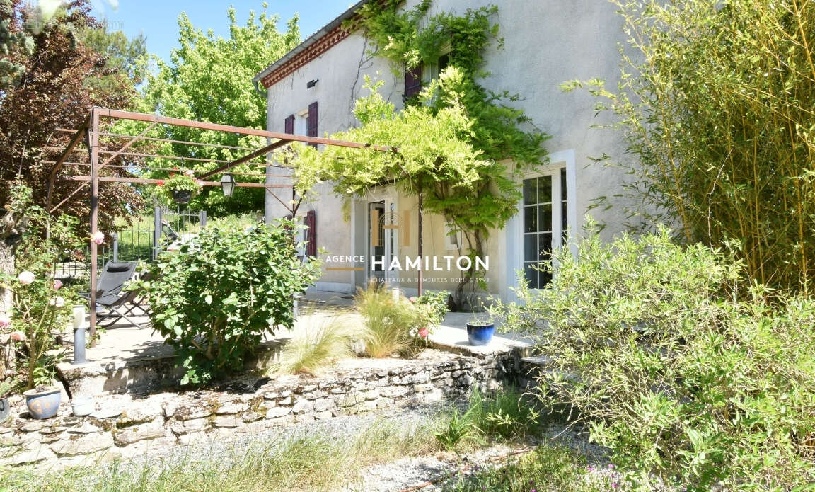 Propriete de campagne avec pigeonnier renove, piscine + poolhouse et dependances - photo 2