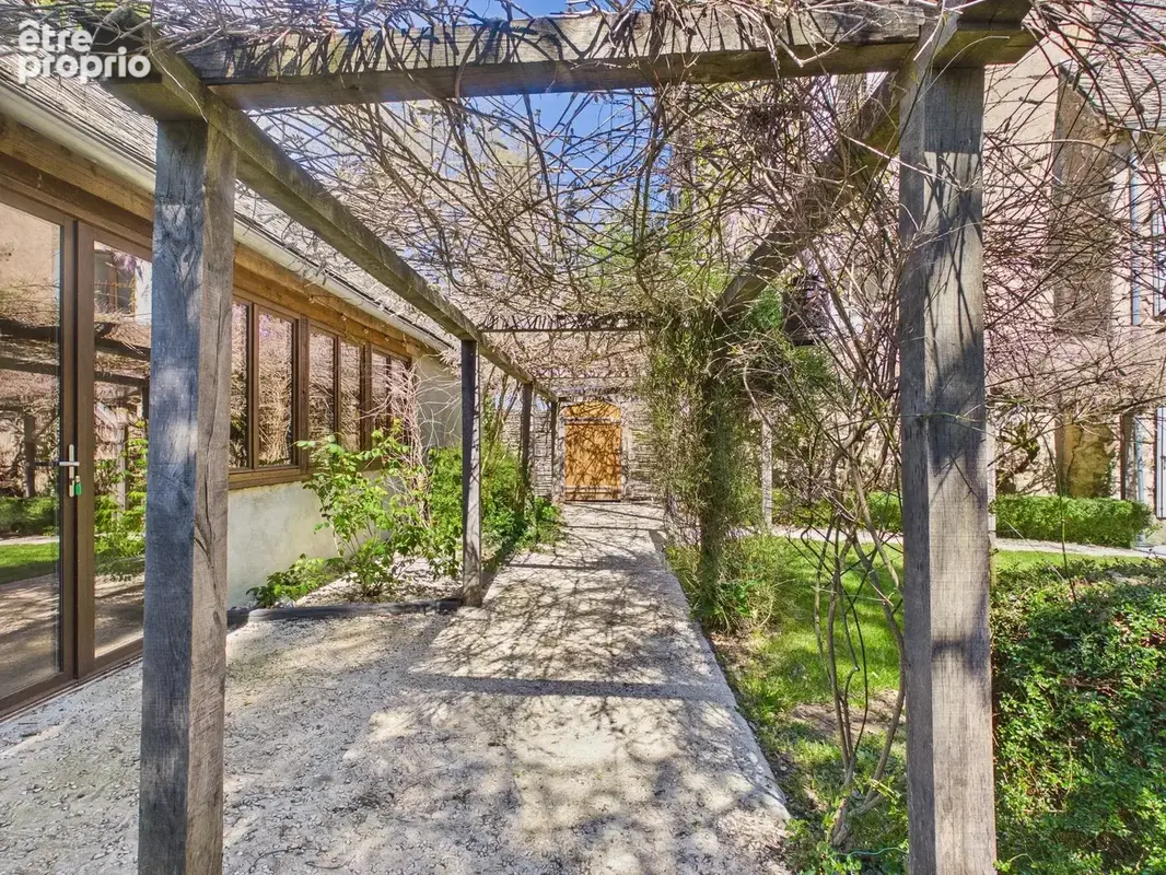Domaine Prestigieux en Pierre avec Lac Privé et Annexe Indépendante - photo 19