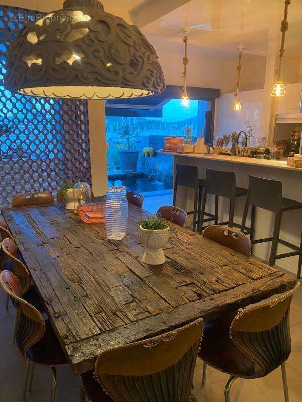 Vente maison de standing de 260 m² + terrain nu de 251 m² au MARIN (97290) - photo 3
