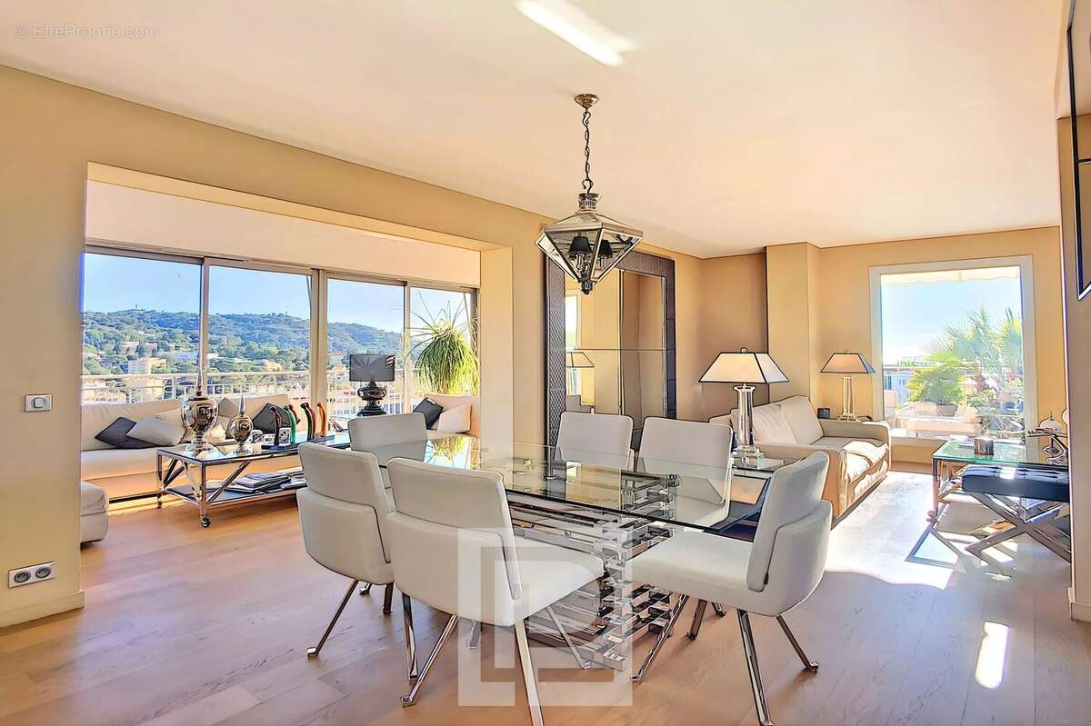 Appartement à LE CANNET