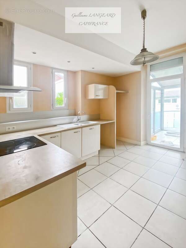 À vendre Oyonnax Centre (01100) – Demeure bourgeoise de caractère - 124 m2 - 250 m2 de terrain - photo 14