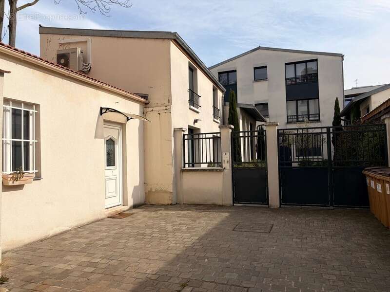 Appartement à COURBEVOIE