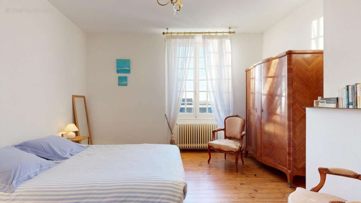 Chambre 2eme - Maison à SIORAC-EN-PERIGORD