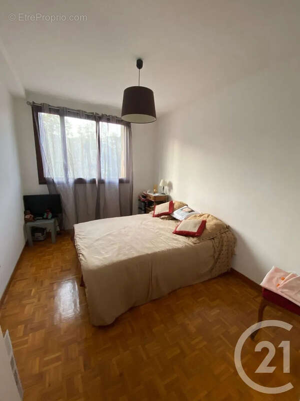Appartement à MARSEILLE-4E