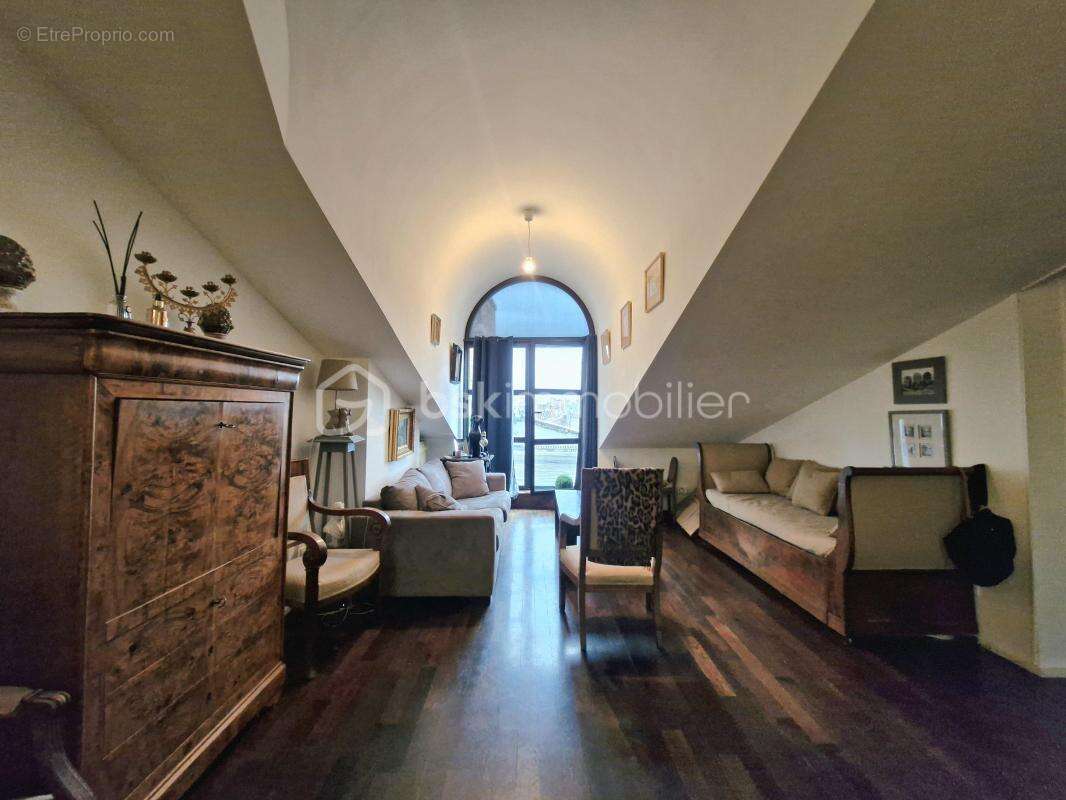 Appartement d'exeption,4e et dernier étage, calme, climatisé, terrasse de 11 m2, vue sur les toits, au cœur des Carmes - photo 3