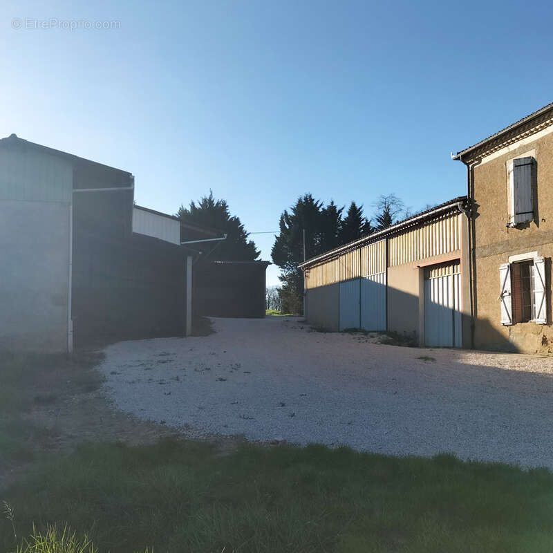 Maison et grandes bâtiments agricoles, terrain 5000m2, vue Pyrénées - photo 30
