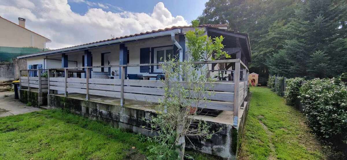 Maison à SAINT-CAPRAIS-DE-BORDEAUX