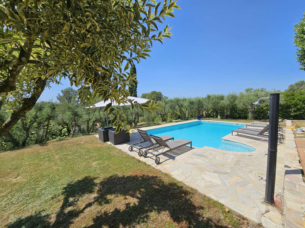 Maison à BAGNOLS-EN-FORET