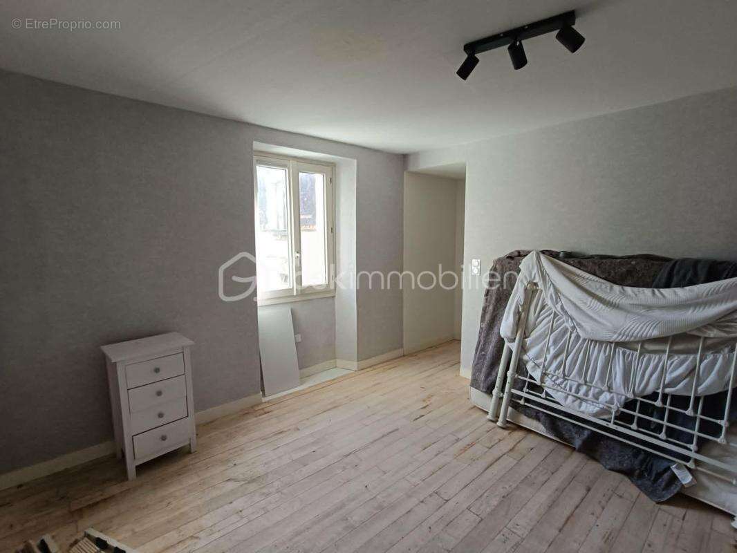 Maison de Ville de type 4 de 105 m2 entièrement Rénovée avec 2 Terrasses - photo 17