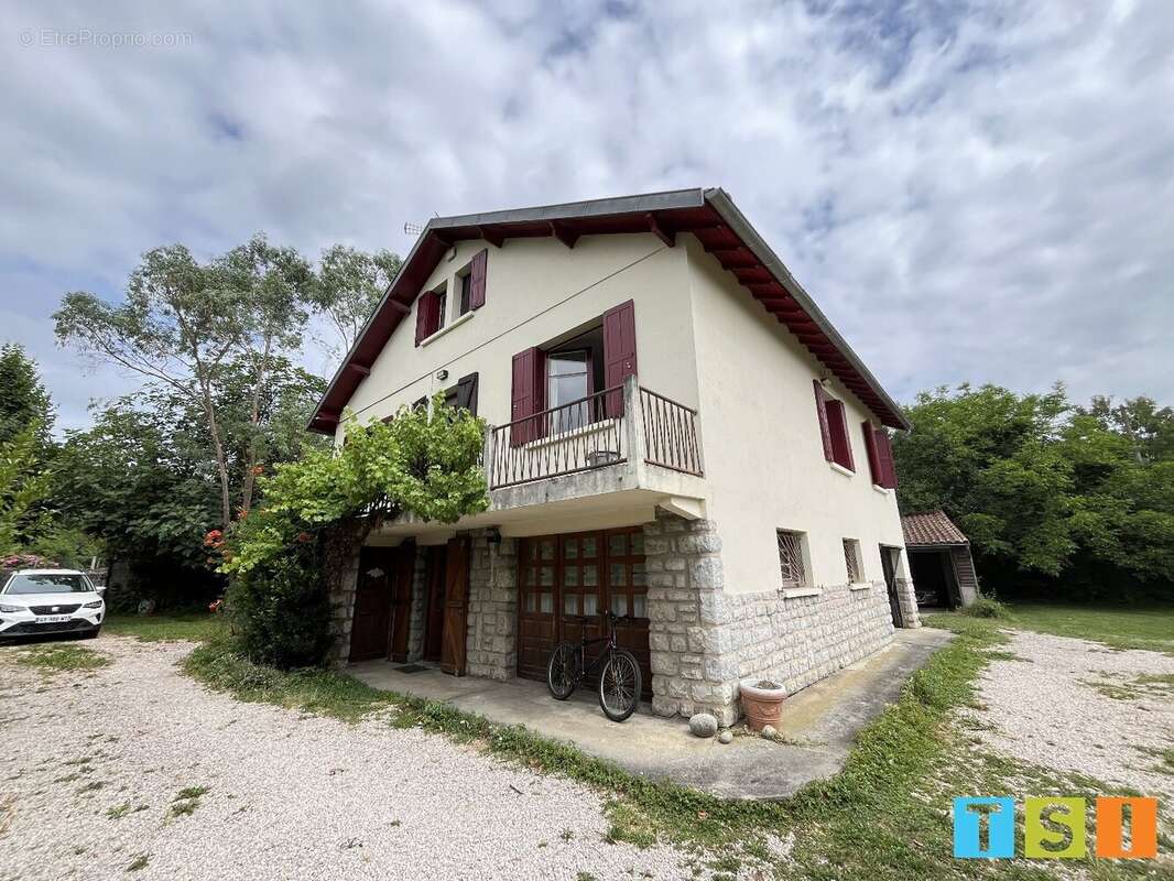 Maison à MONTREJEAU