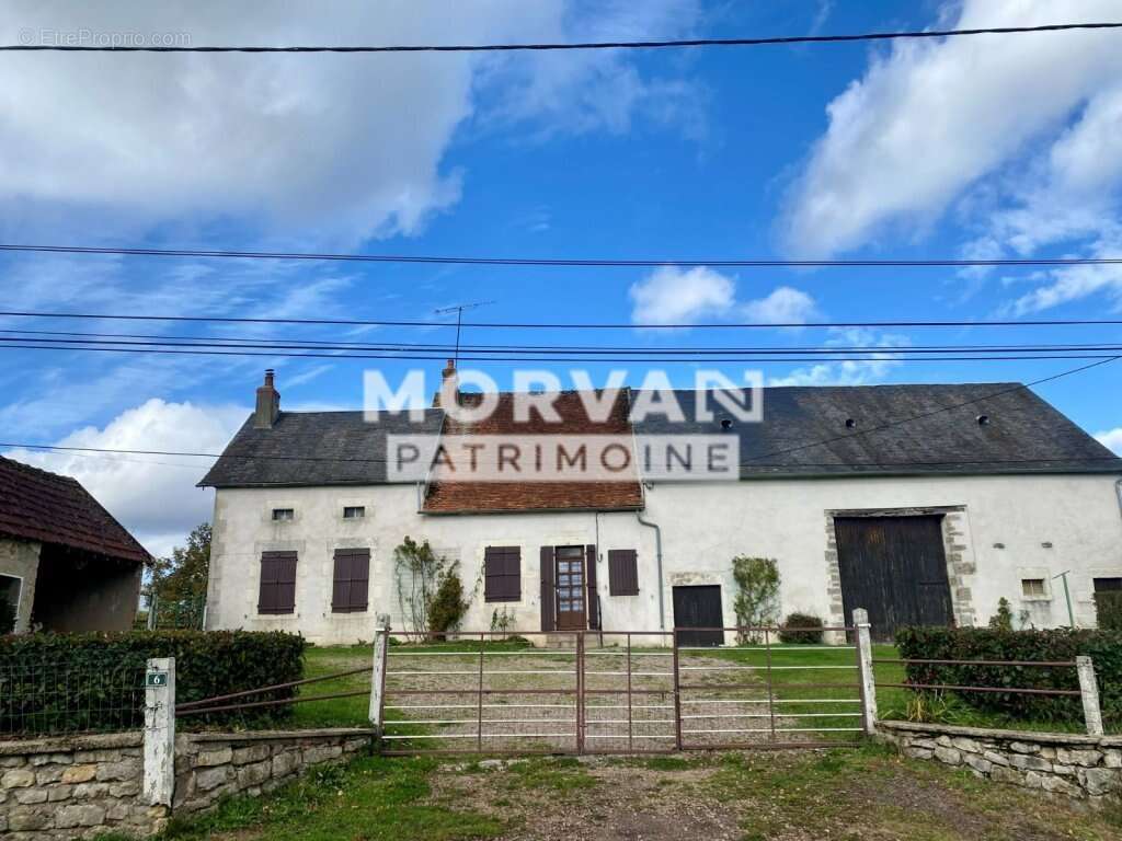 Maison à CRUX-LA-VILLE