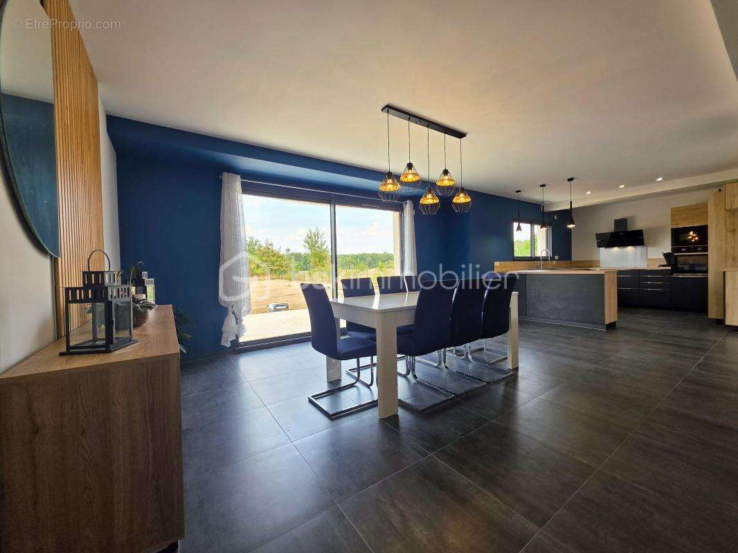Maison contemporaine de 2023 avec 1 861 m² de terrain - photo 4