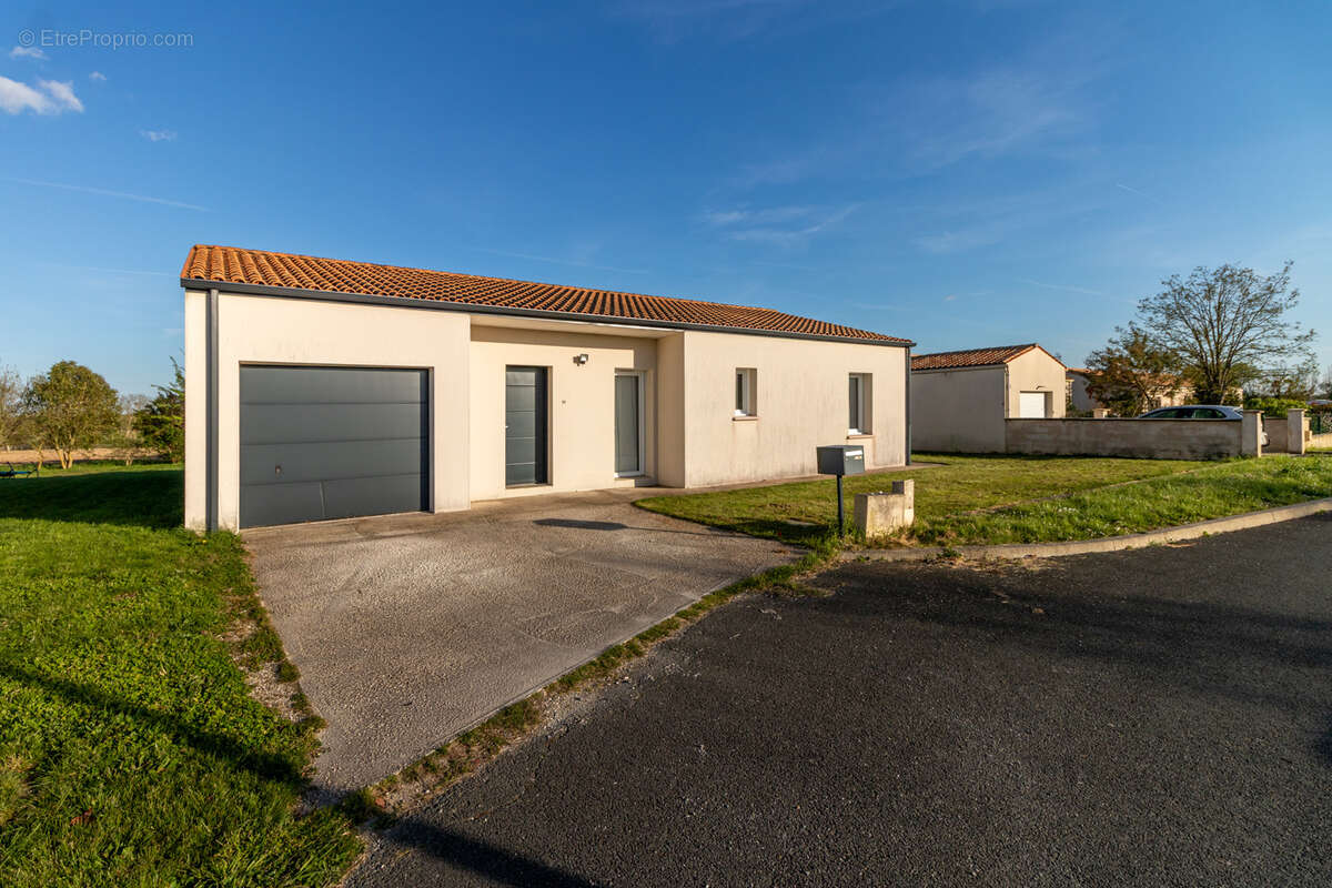 Maison à SAINT-SAVINIEN