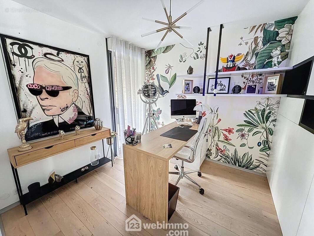 Découvrons ce pavillon d&#039;exception, en rentrant à gauche un bureau avec placard sur mesure - Maison à SAINTE-GENEVIEVE-DES-BOIS