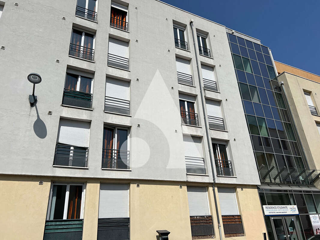 Studio Charpennes SANS BAIL COMMERCIAL18.66 m2 en étage élevé. - photo 6