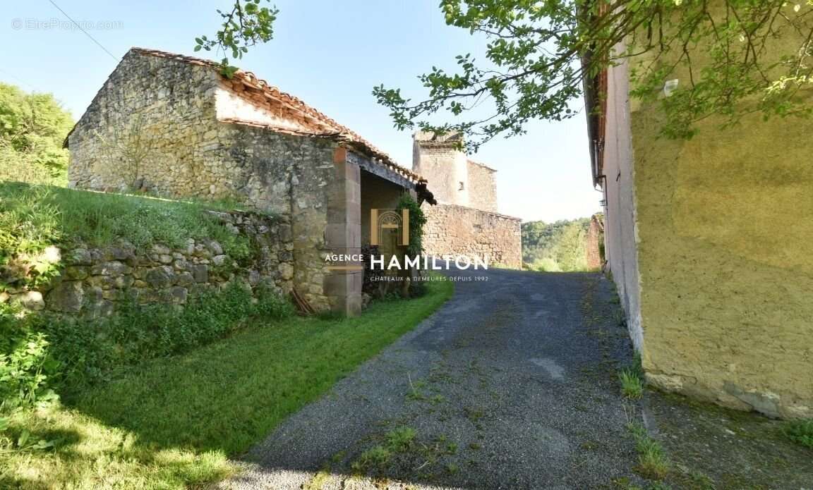 Maison de hameau en pierre avec terrain attenant - photo 14