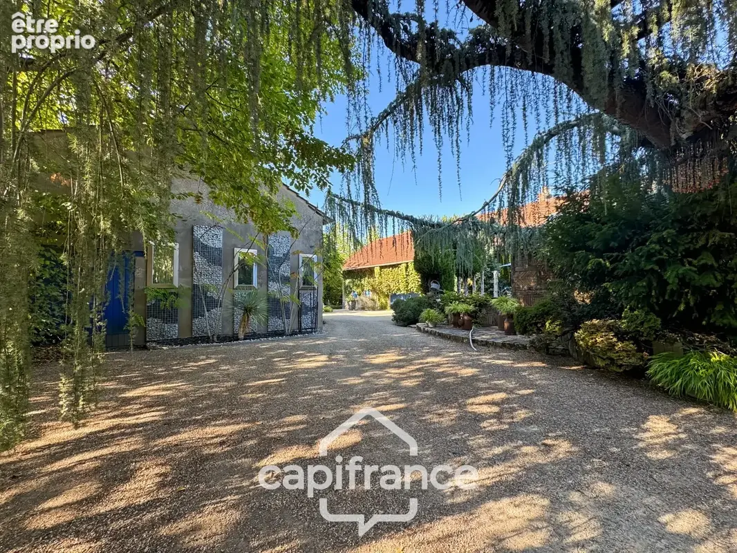 Une propriété de caractère au cœur d'un écrin de verdure à Saint-Marcel - photo 5