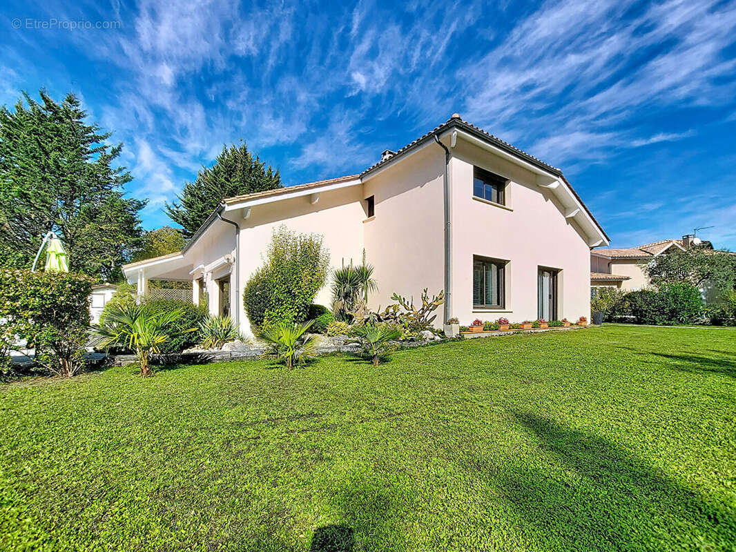 Maison à BLANQUEFORT