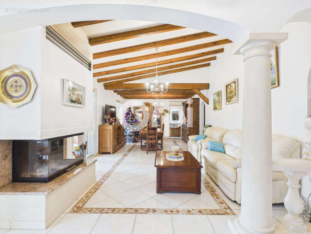 Maison à MONTAUROUX