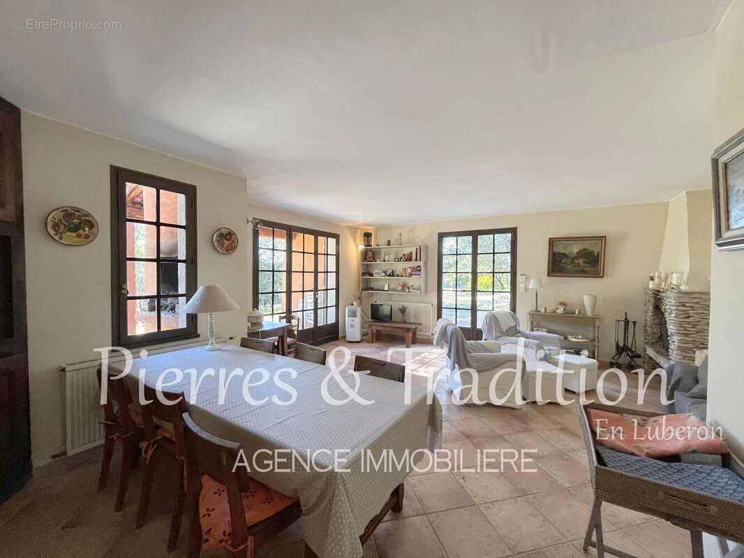 Maison à ROUSSILLON