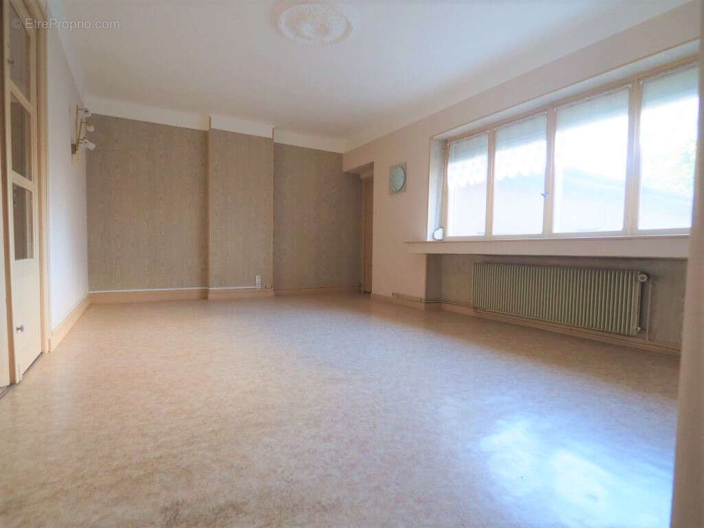 Appartement à CHARMES