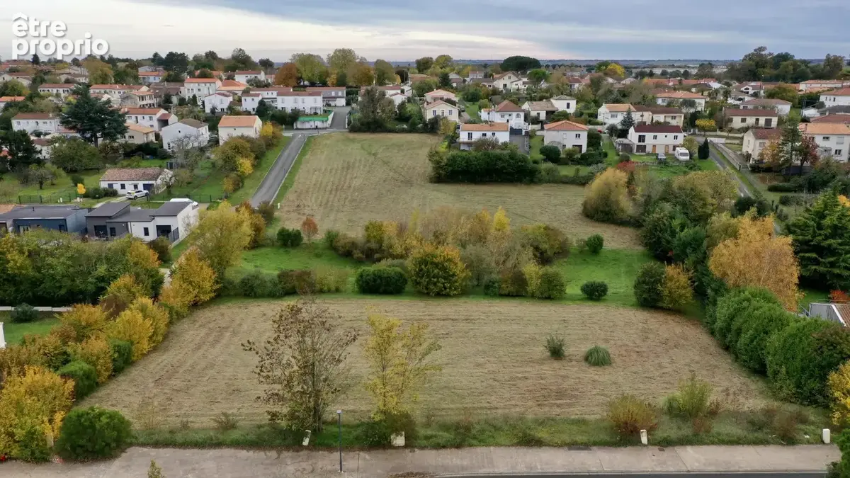Terrain 603 m² à vendre à Saintes (17100) - photo 1