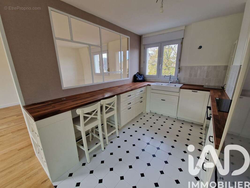 Photo 8 - Appartement à LIVRY-GARGAN