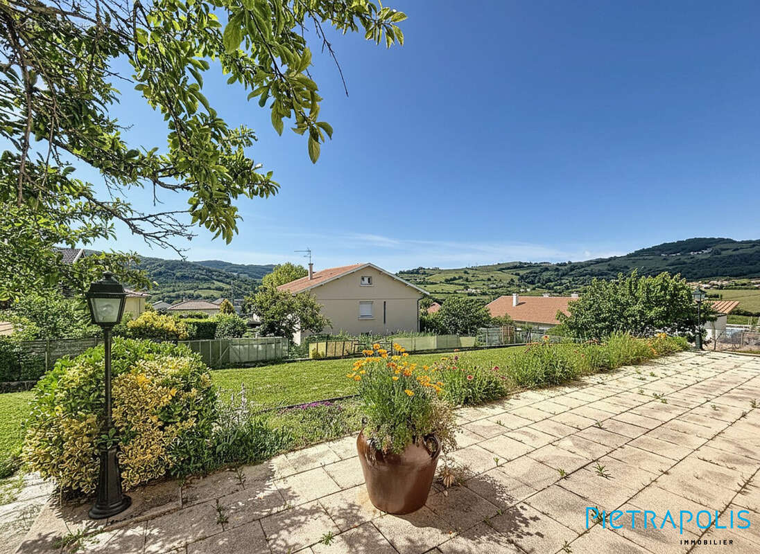 Maison 92 m² à Pontcharra-Sur-Turdine  - photo 2