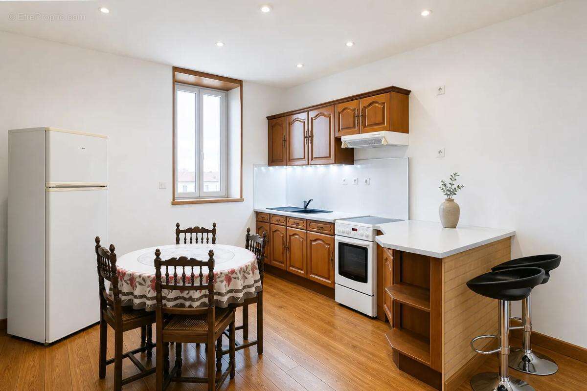 Appartement à SAINT-YRIEIX-LA-PERCHE