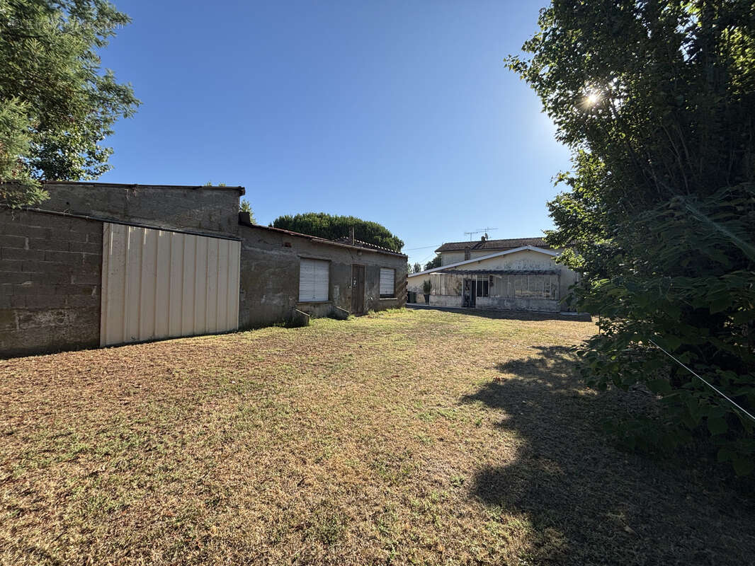 Maison à AMBARES-ET-LAGRAVE