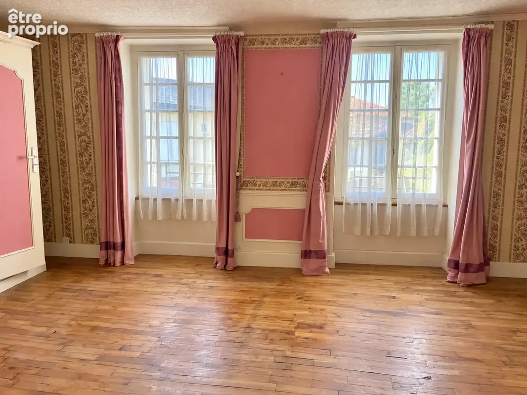 MAISON DE BOURG DE 160 M2 avec Cour et Garage. - photo 11