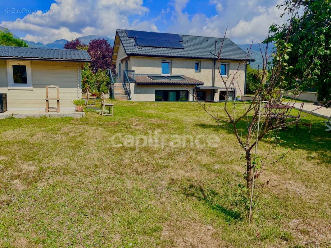  Belle villa de 181 m2 avec deux appartements indépendants - photo 2