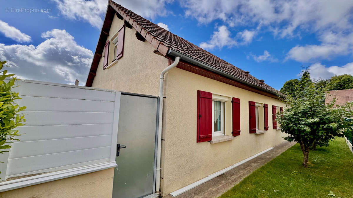 Maison à FRANQUEVILLE-SAINT-PIERRE