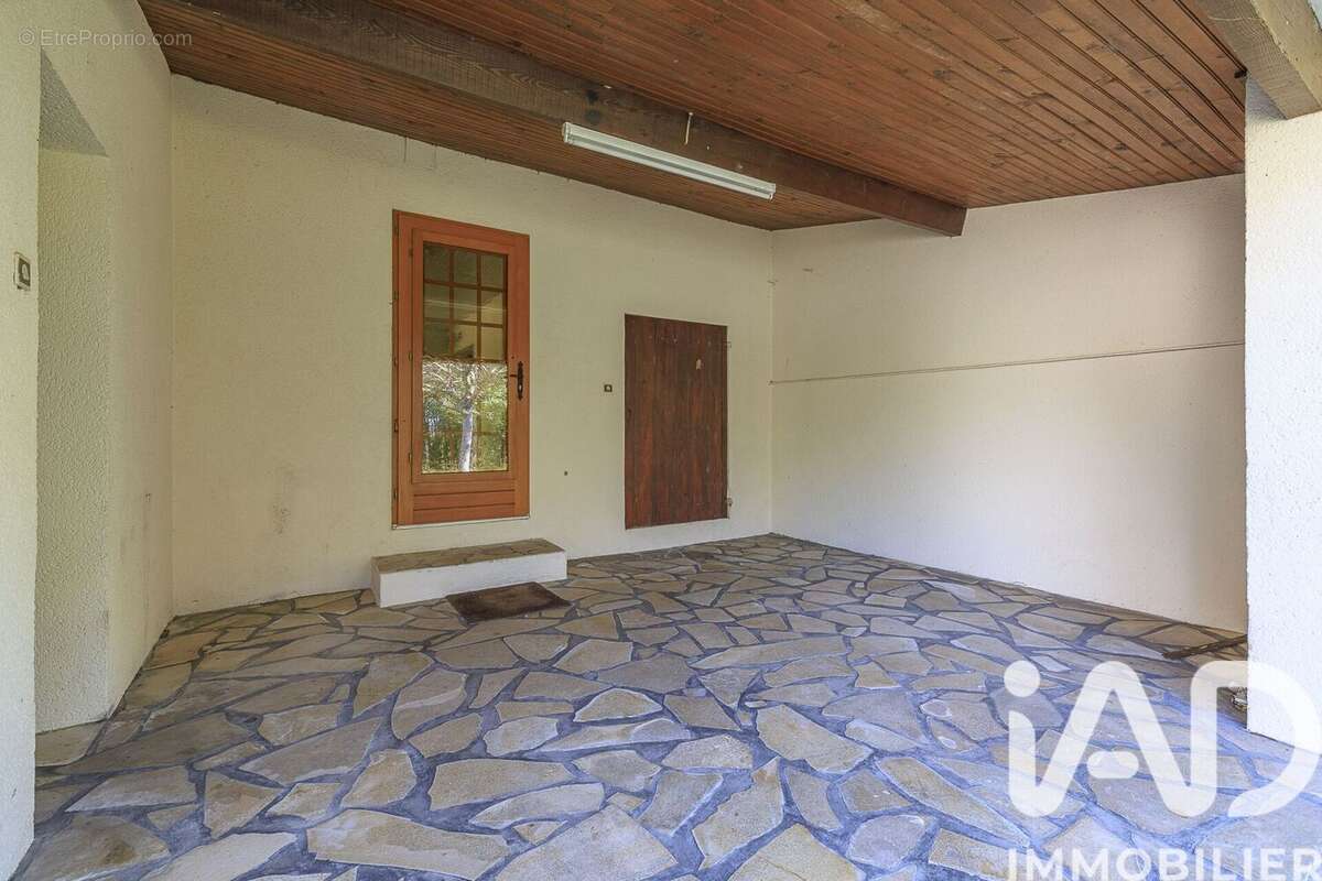 Photo 4