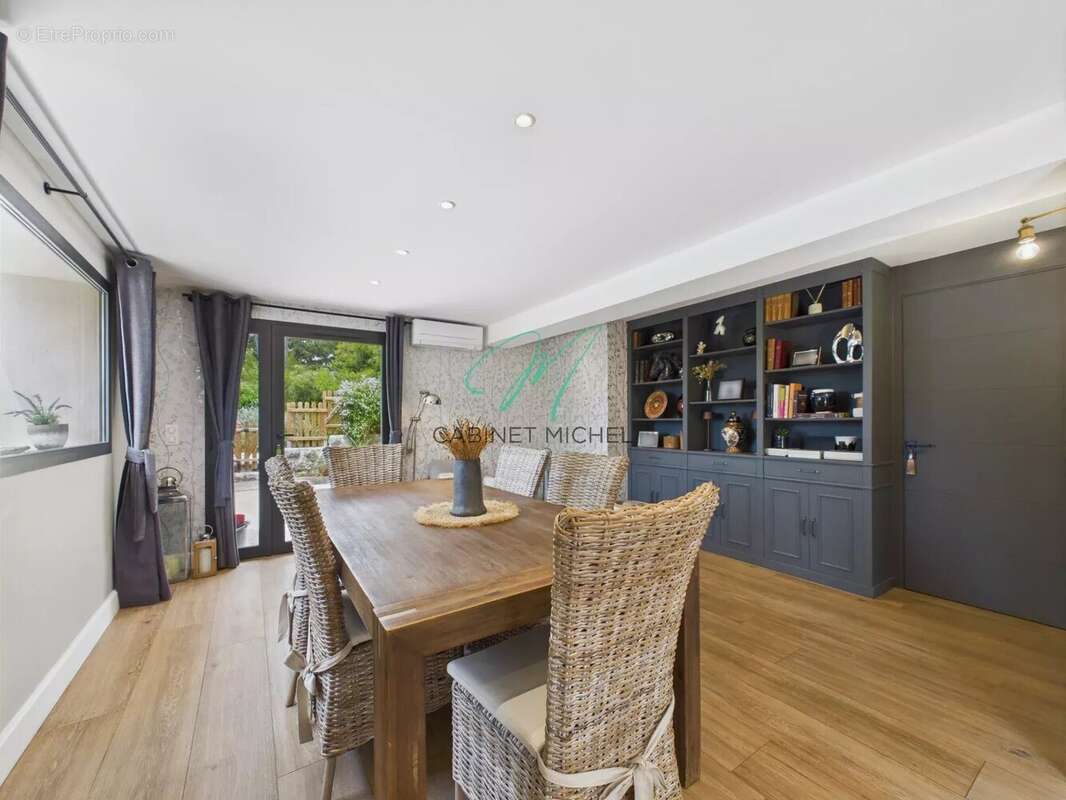 Maison à ROQUEFORT-LES-PINS